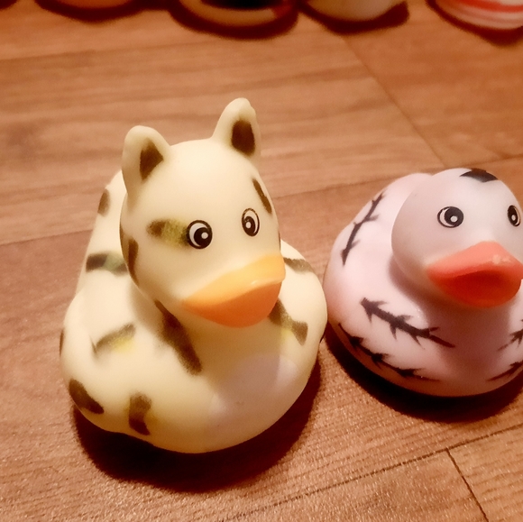 SOLD 9 Duck Toys - Picture 9 of 9